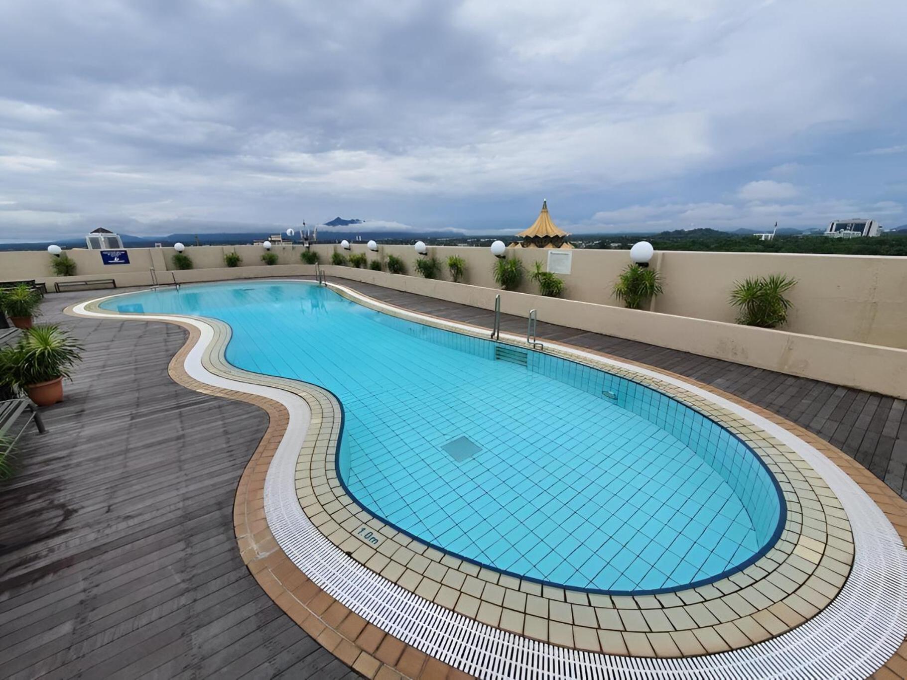 Cozzzy Hut Riverbank Suites Kuching With Spectacular River View 外观 照片