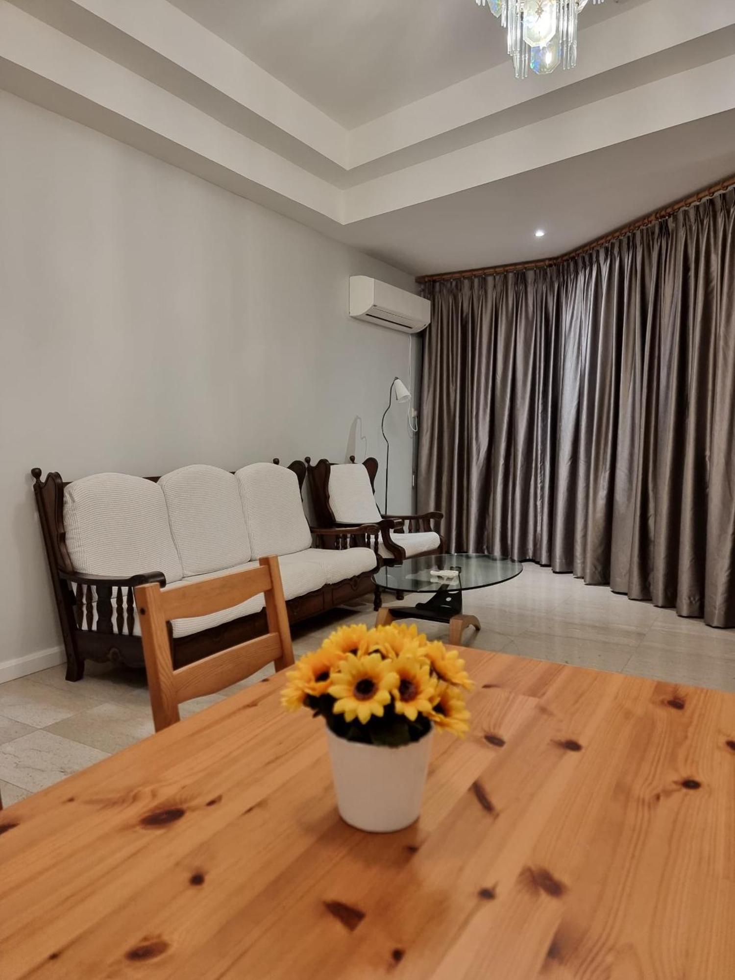 Cozzzy Hut Riverbank Suites Kuching With Spectacular River View 外观 照片
