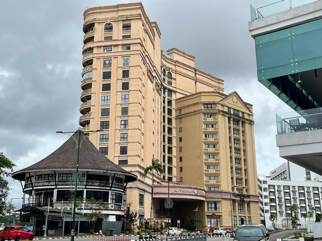 Cozzzy Hut Riverbank Suites Kuching With Spectacular River View 外观 照片