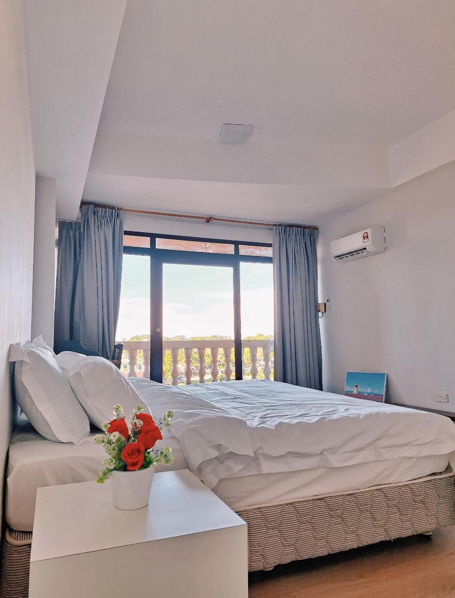 Cozzzy Hut Riverbank Suites Kuching With Spectacular River View 外观 照片