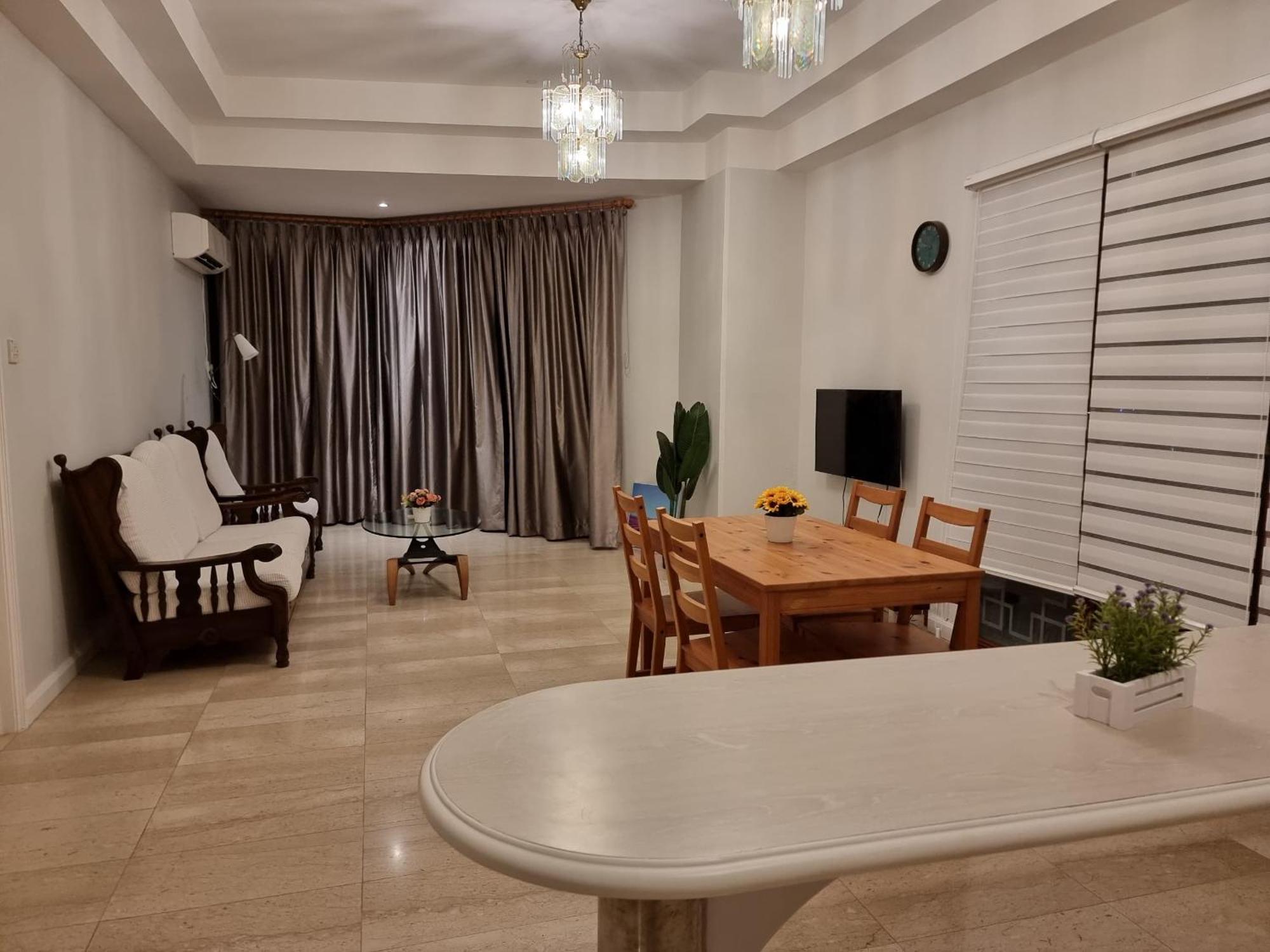 Cozzzy Hut Riverbank Suites Kuching With Spectacular River View 外观 照片