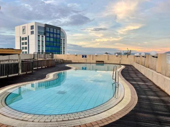 Cozzzy Hut Riverbank Suites Kuching With Spectacular River View 外观 照片